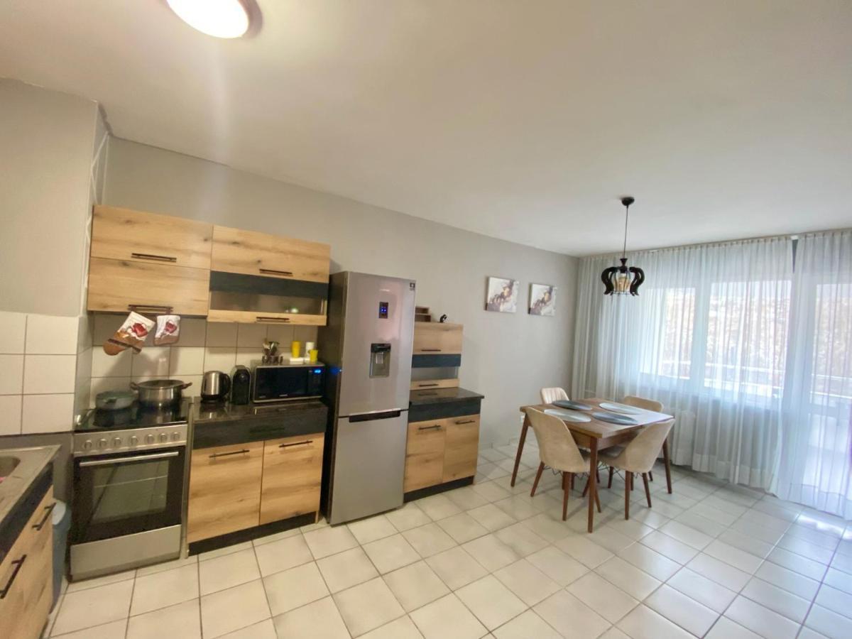 Spacious Next To South Park просторен до южен парк Location Apartment Sofia