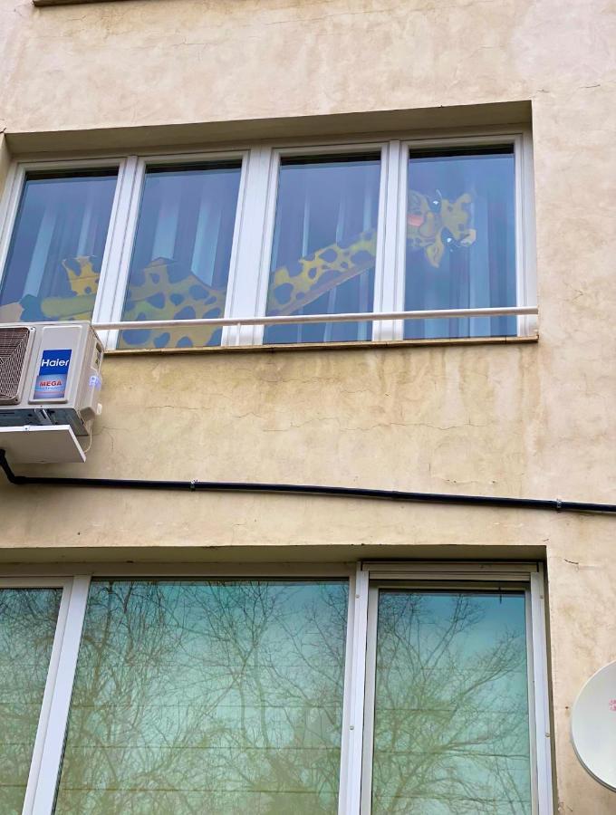 Spacious Next To South Park просторен до южен парк Location Daire *