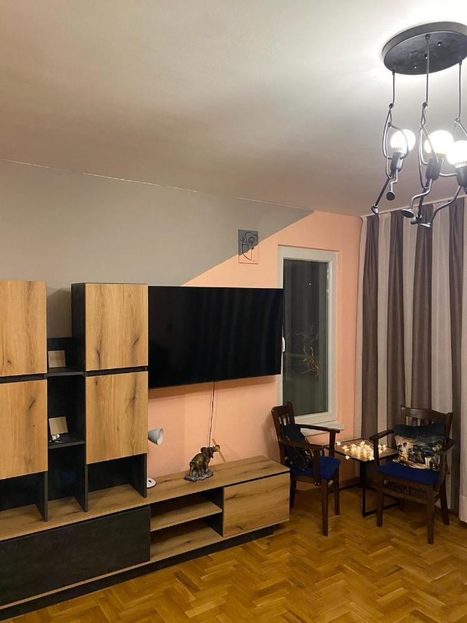 Apartment Spacious Next To South Park просторен до южен парк Location *