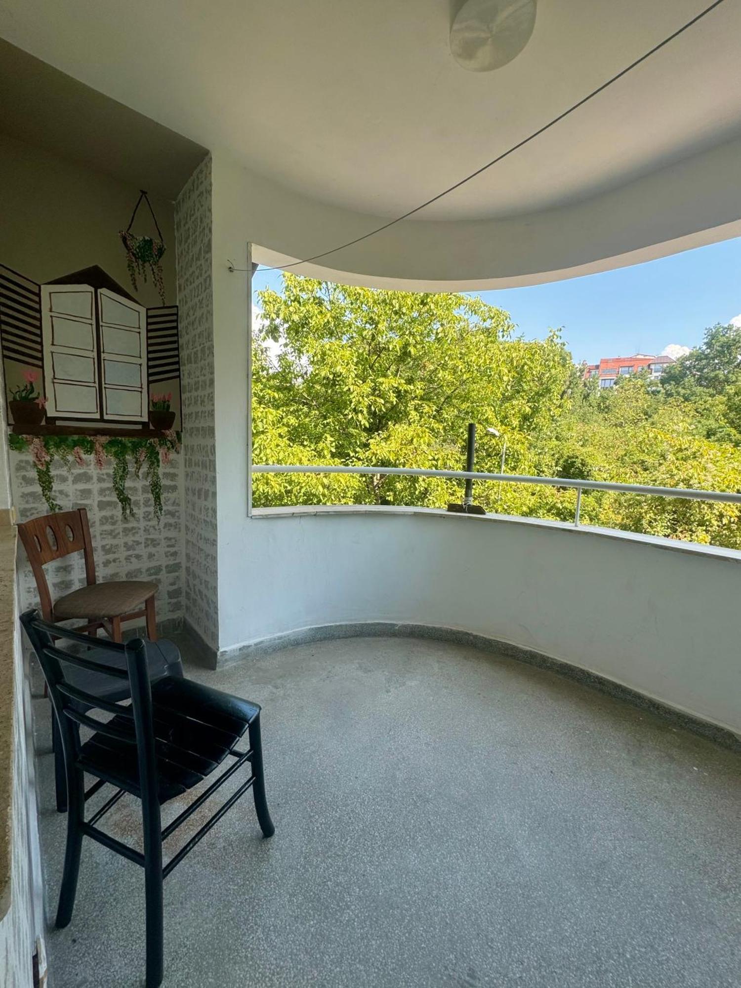Spacious Next To South Park просторен до южен парк Location Daire